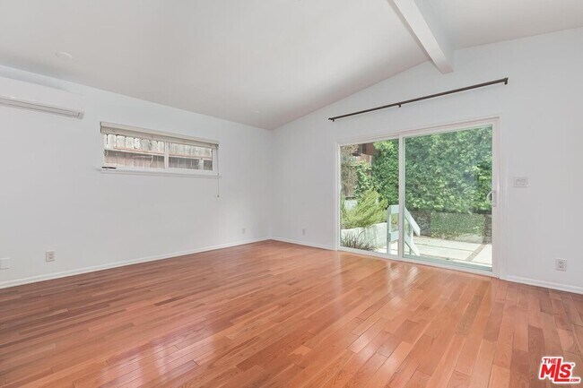 Building Photo - 8531 Walnut Dr