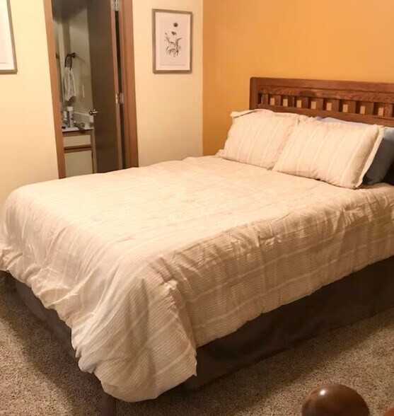 Building Photo - 17 Fall Creek Trail