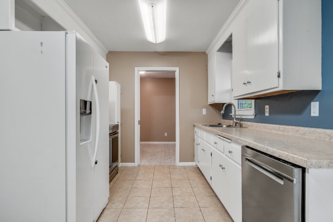 Building Photo - 6367 Zinnia Ln N