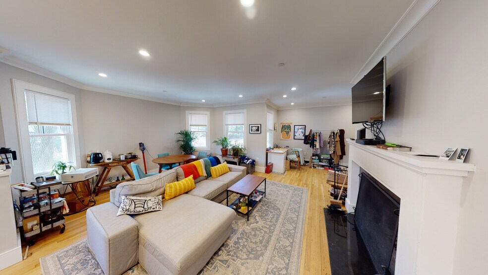 Building Photo - 15 Lanark Rd