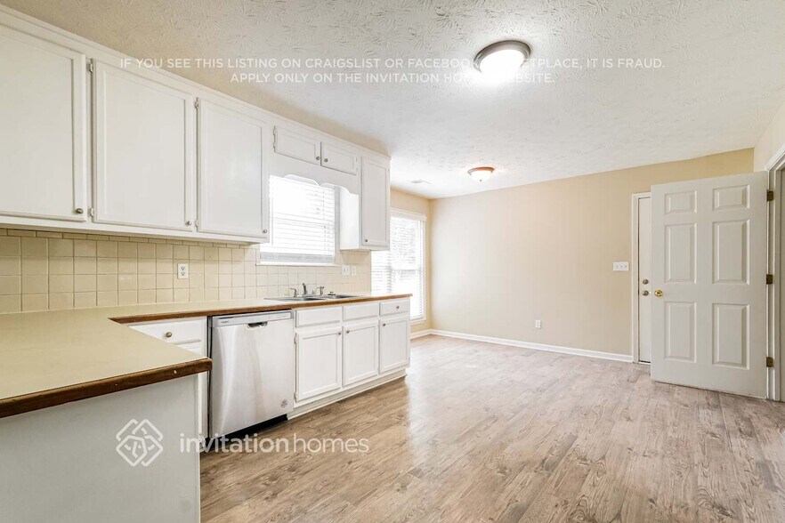 Building Photo - 1570 Canberra Dr
