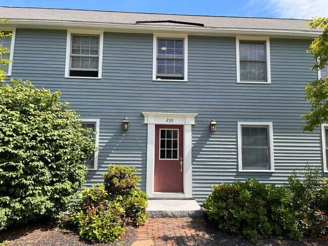 Building Photo - 235 Maplewood Ave