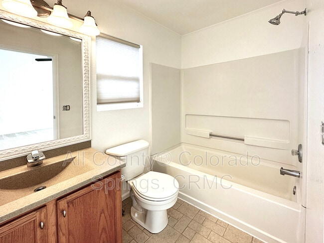 Building Photo - 5942 Vallecito Dr