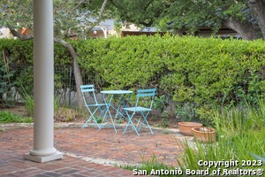 Building Photo - 140 W Fair Oaks Pl