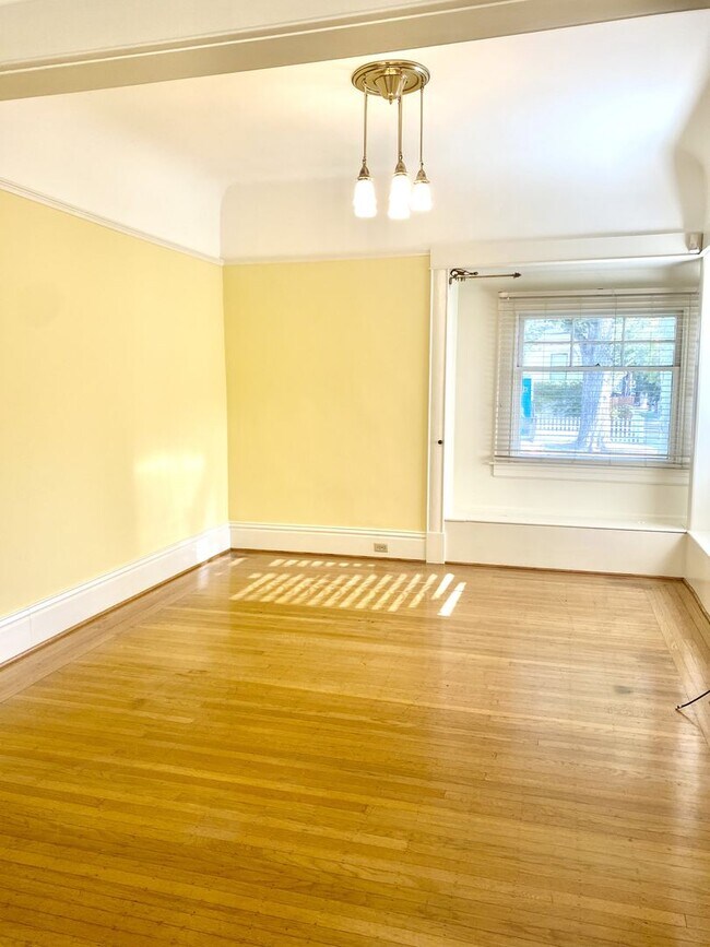 Building Photo - Historic Midtown Home