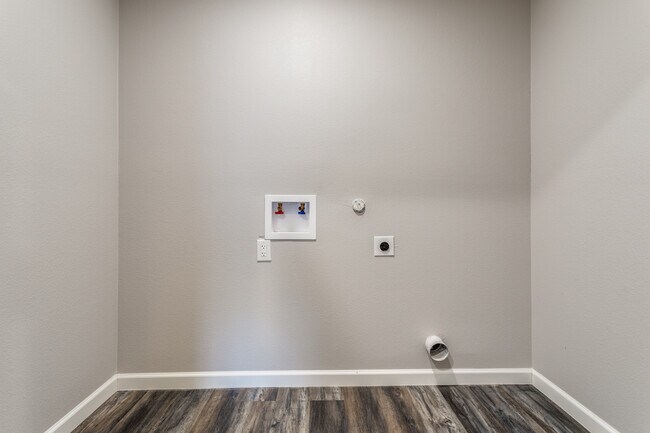 Building Photo - 1511 N Bradley St