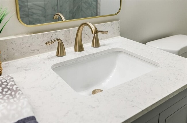 Building Photo - 5195 Hillcrest Glenn Dr