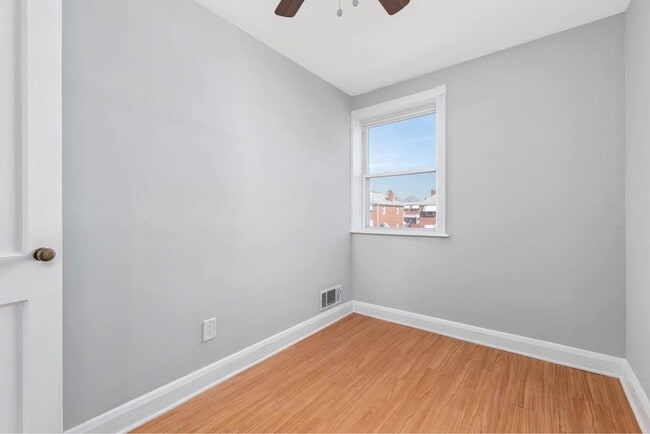 Building Photo - 114 Riverthorn Rd