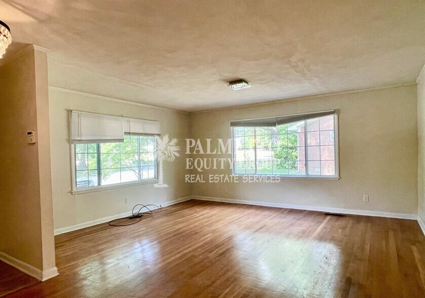 Building Photo - 2409 W Cornwallis Dr