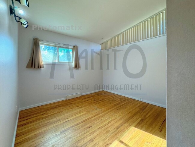 Building Photo - Clean & Quiet Northside Home