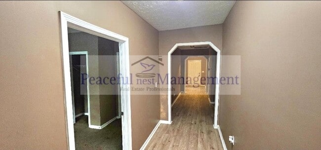 Building Photo - 564 Chesterfield Ave