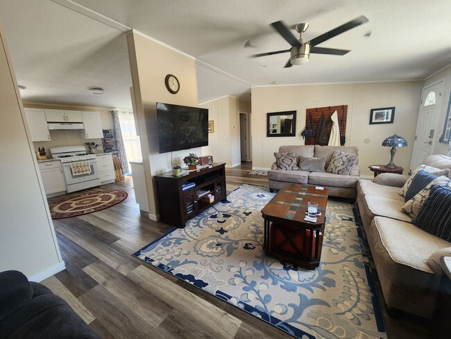 Building Photo - Fully Furnished 3 Bedroom Home