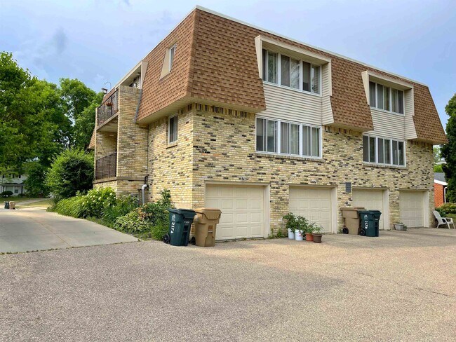 Building Photo - 221 Nautilus Dr