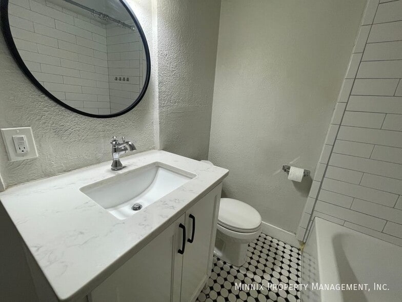 Building Photo - 1506 S Ong St