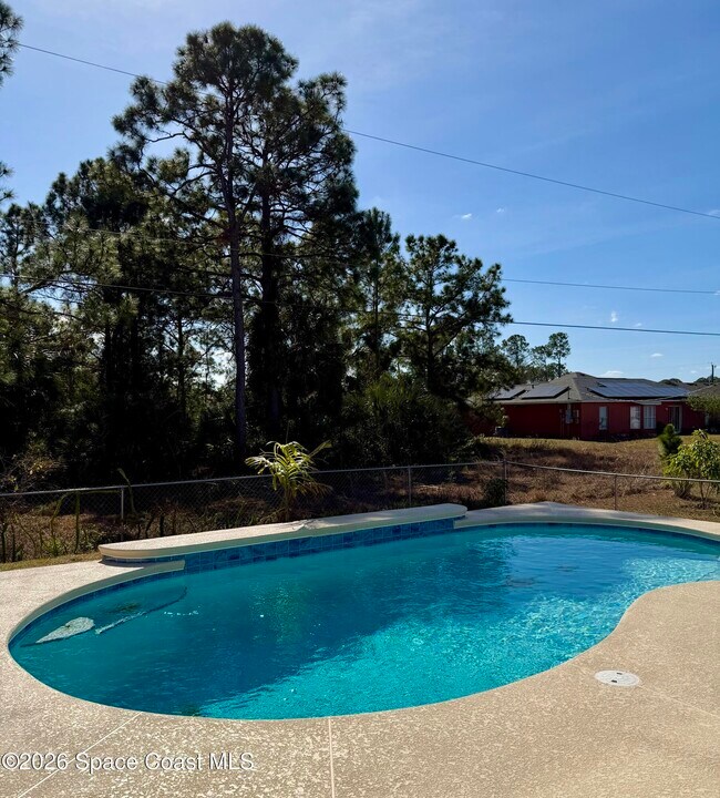 Building Photo - 282 Heritage St SW