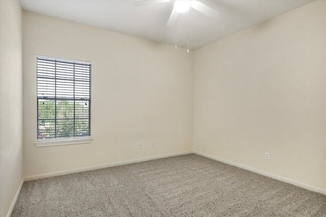 Building Photo - 305 Rawhide Loop