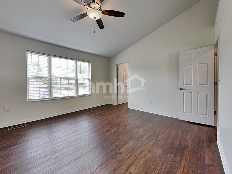 Building Photo - 2831 Coachlight Ln