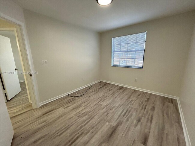Building Photo - 11047 SW 154th Ct