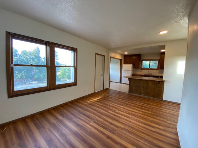 Building Photo - 2B 1.5BA Two levels plus large loft/flex space | Upper level duplex | Approx. 1,250 sqft | Availa...