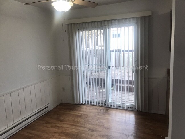 Building Photo - 440 22nd St E