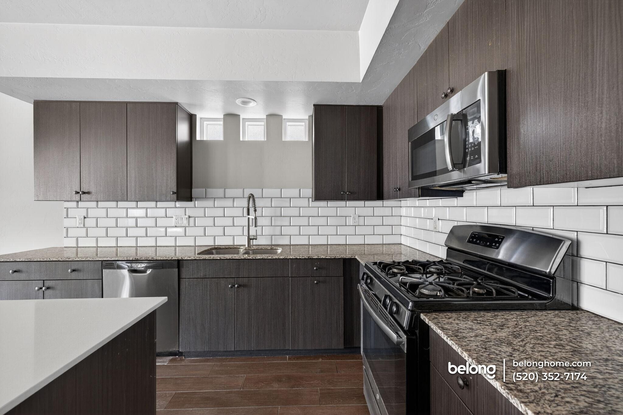 Building Photo - 864 E Park Modern Dr