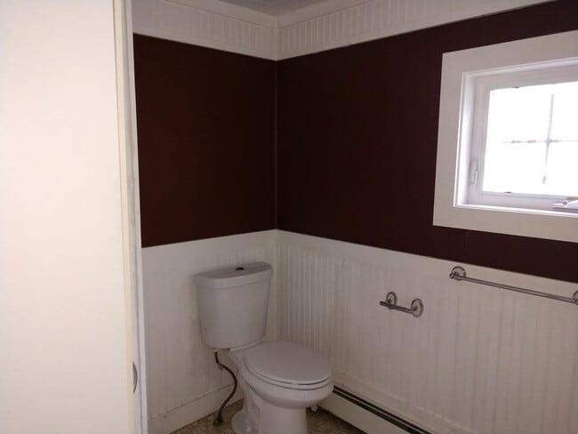 Building Photo - 58 Burnham St