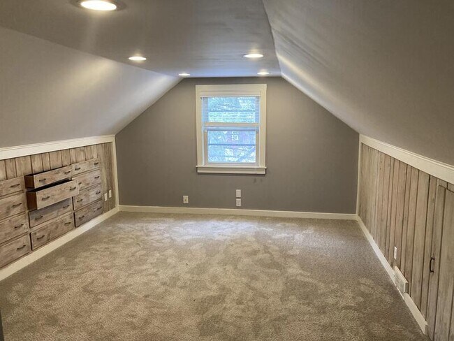 Building Photo - 4846 Birchwood Ln