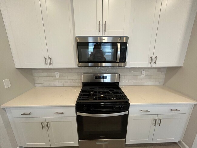 Building Photo - 6009 Port Royal St