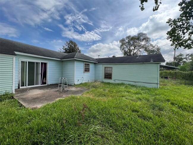 Building Photo - 5942 Ridgeway Dr