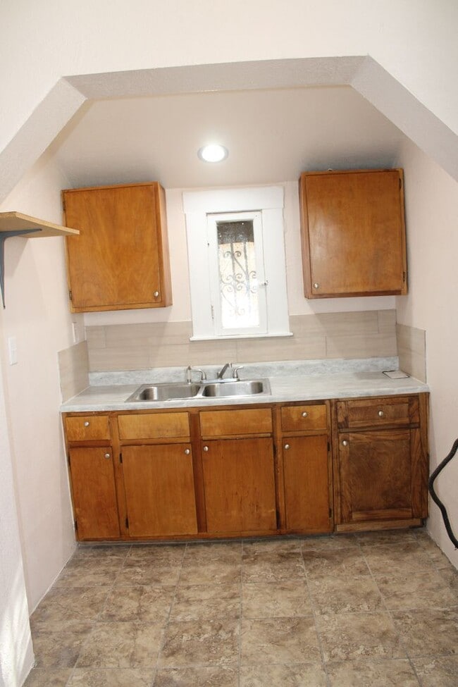 Building Photo - 3114 E Missouri Ave