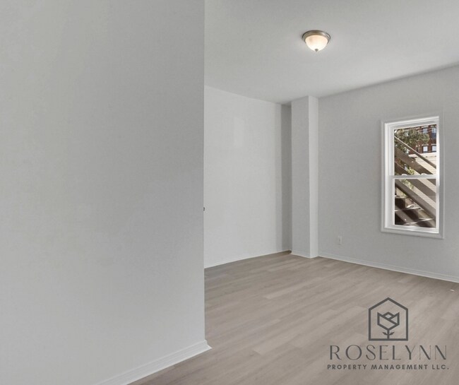 Building Photo - 270 Walnut St