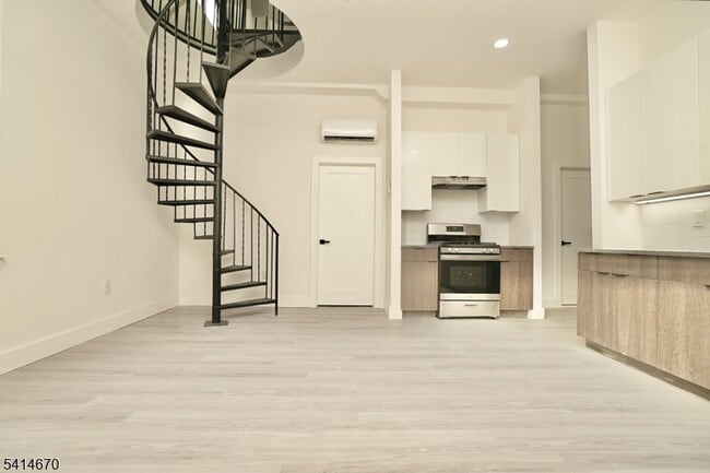 Building Photo - 536 Central Ave