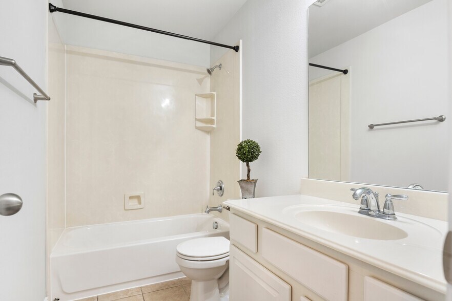 Bathroom 5 - 135 Springtree St