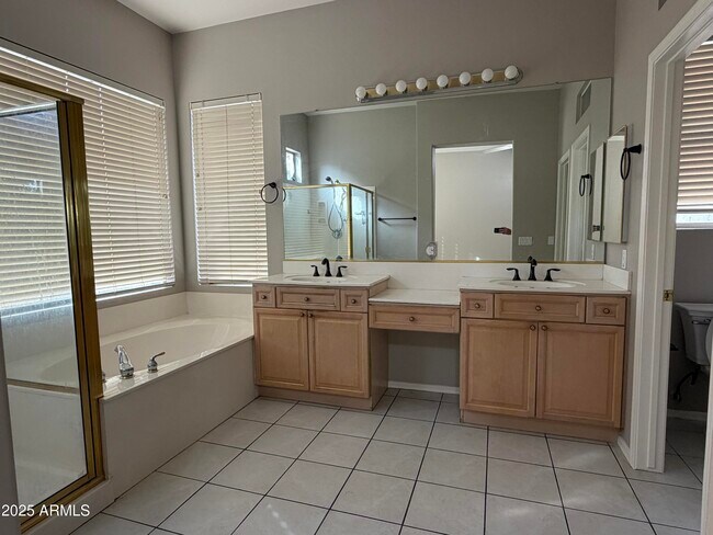 Building Photo - 231 E Krista Way