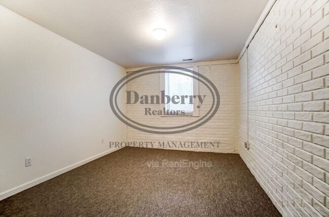 Building Photo - 3704 Willow Run Dr