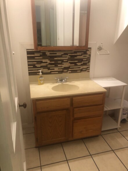 Building Photo - 35 River St