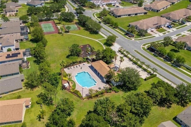 Building Photo - 2823 Maguire Dr