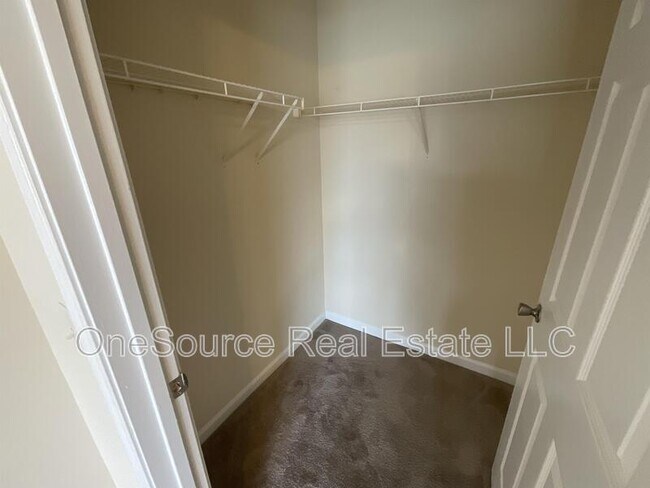 Building Photo - 1202 Fairington Club Dr