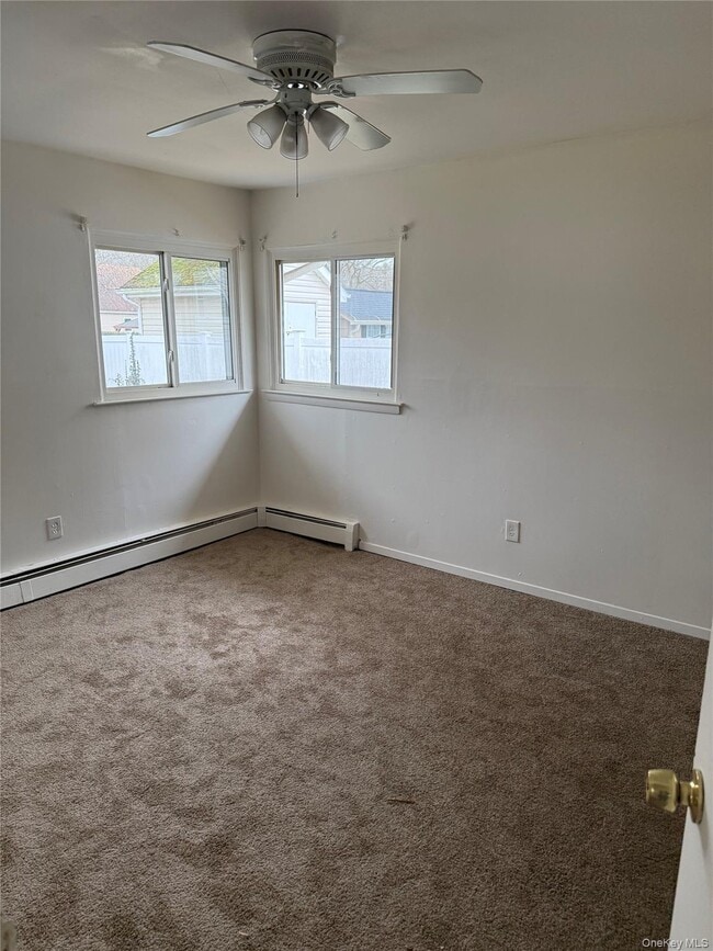 Building Photo - 40 Pinewood Dr