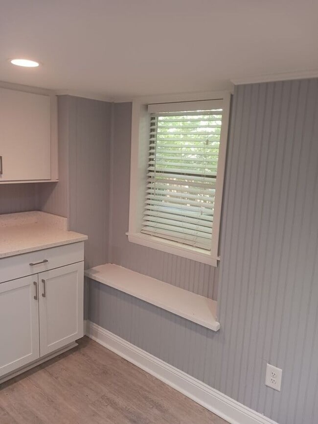 Building Photo - Come Lease at Virginia Highland/Morningside! Don’t miss this amazing offer!