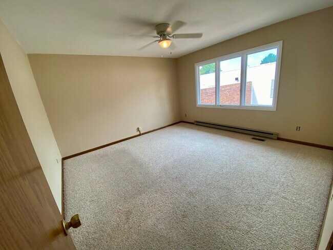 Building Photo - 2302 Cartier Dr