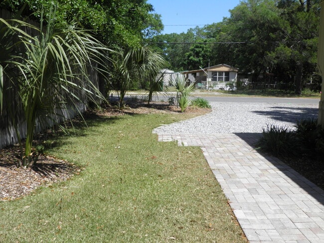 Building Photo - 810 Gibson Rd