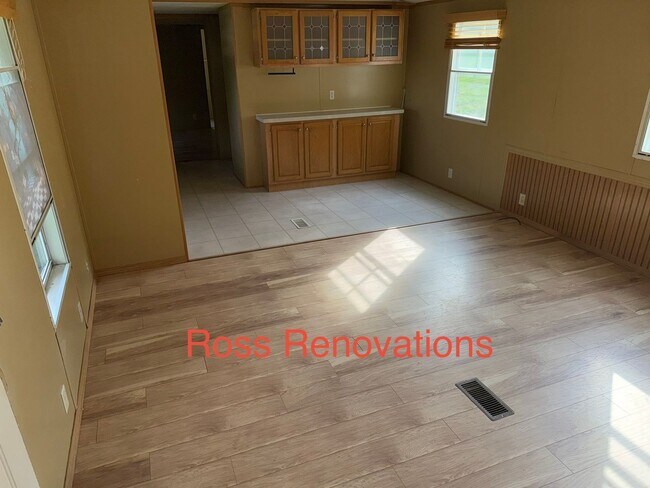 Building Photo - 2 Bedroom Available in West Portsmouth