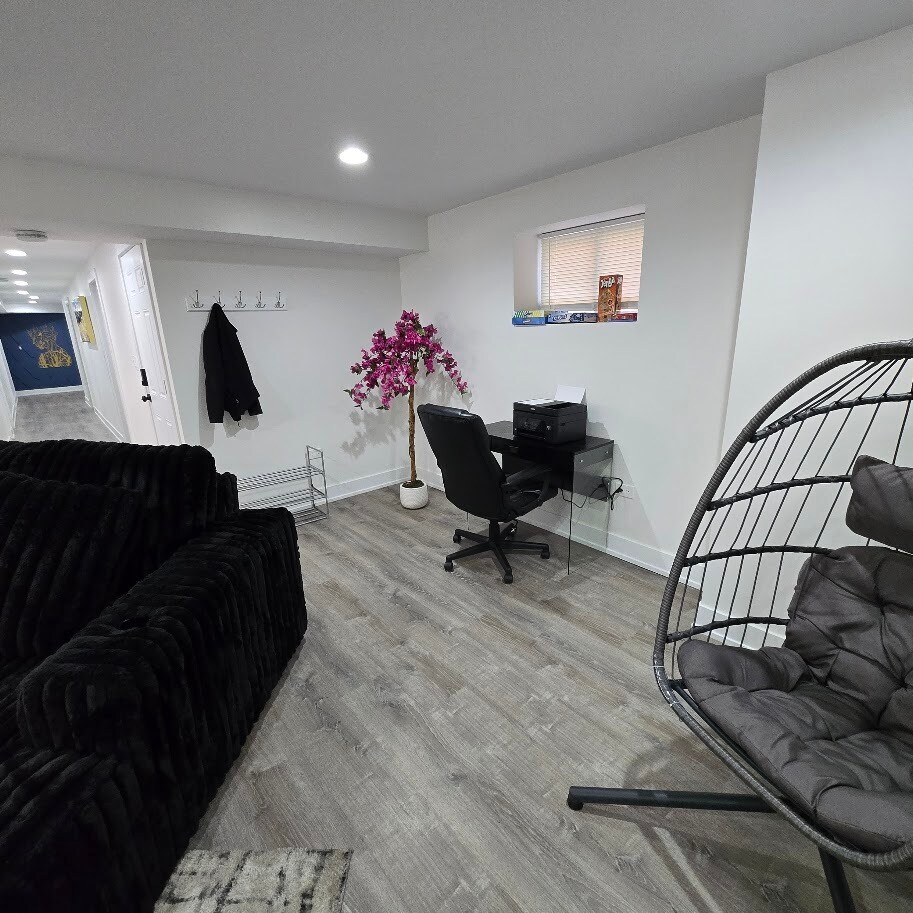 Building Photo - 7446 S Luella Ave