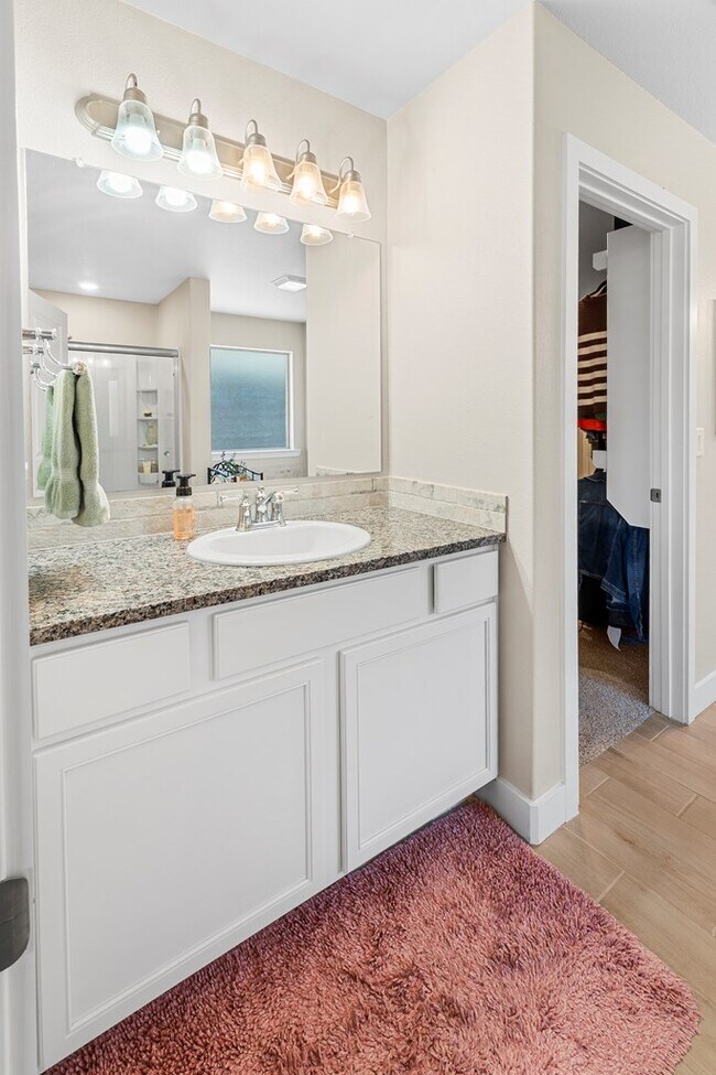 Building Photo - 1221 Big Easy St