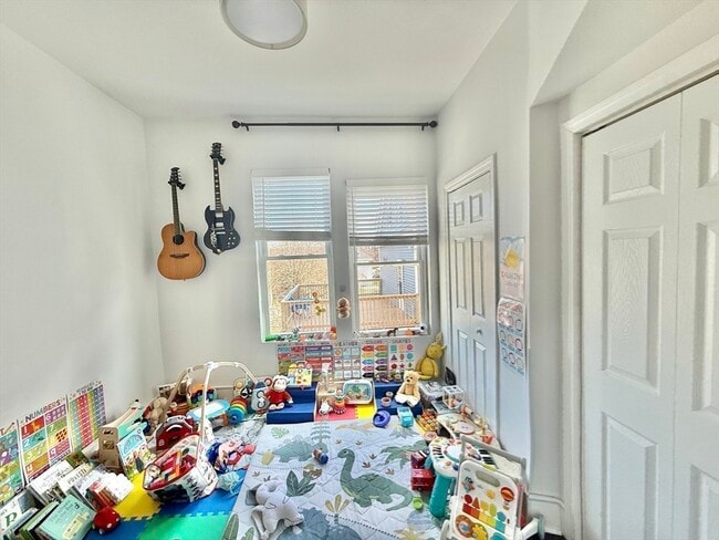 Building Photo - 13 Schuyler St