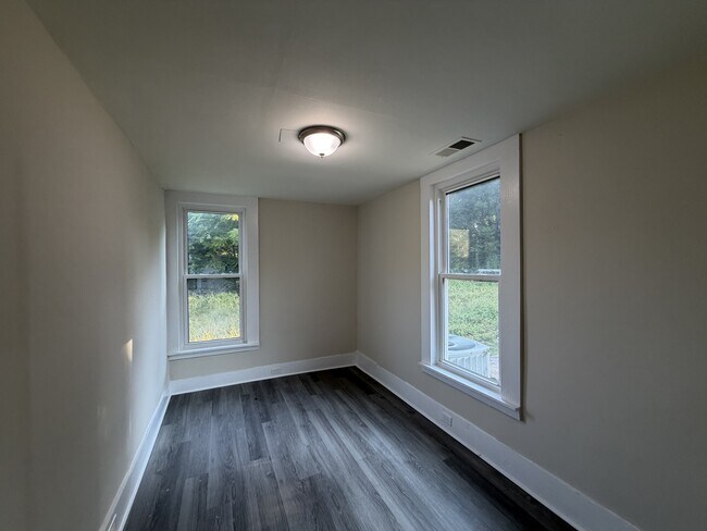 Building Photo - 657 27th St SW