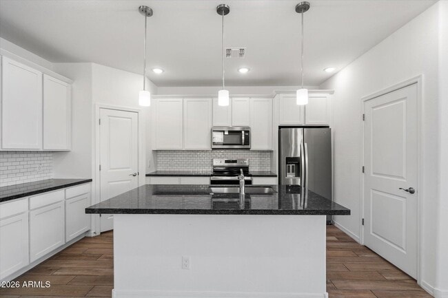 Building Photo - 15112 W Hadley St