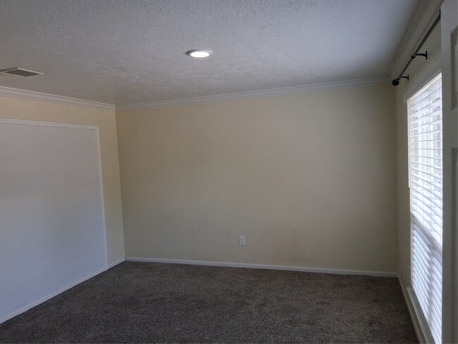 Building Photo - 17010 Poplar Hill St