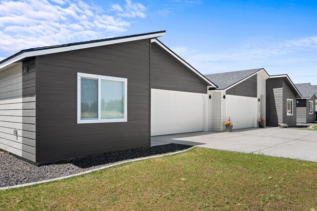 Building Photo - 1623 N Selkirk Rd